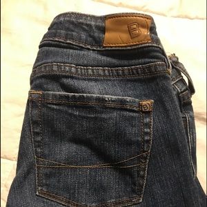 Bullhead dark wash super skinny jeans. 1S